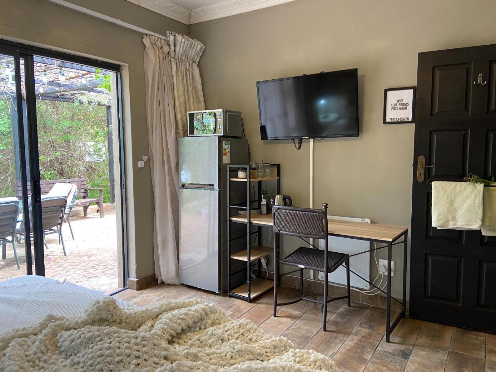Aloe Guesthouse Клерксдорп Стая снимка