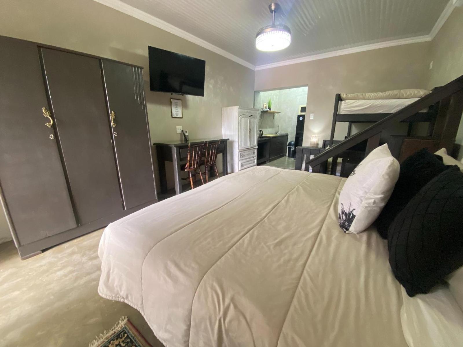 Aloe Guesthouse Клерксдорп Стая снимка